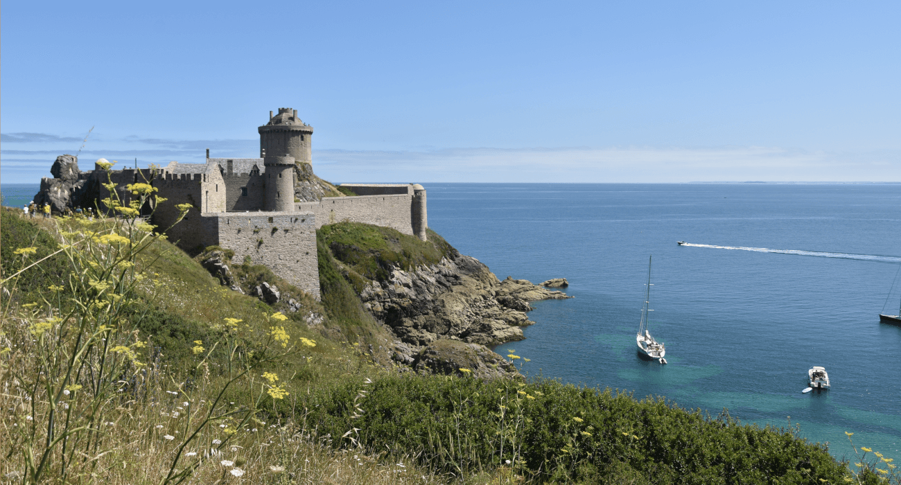 Vue globale du Fort La Latte