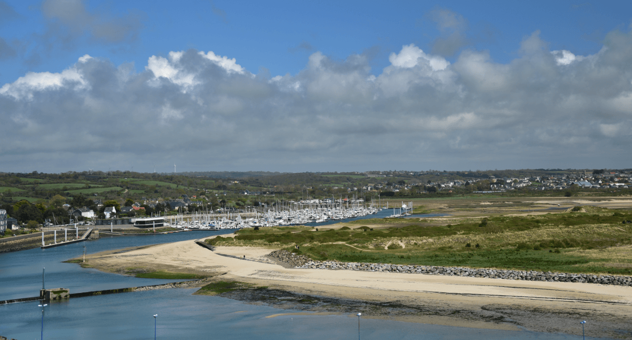 L'estuaire avec vue sur le port de Barneville-Carteret