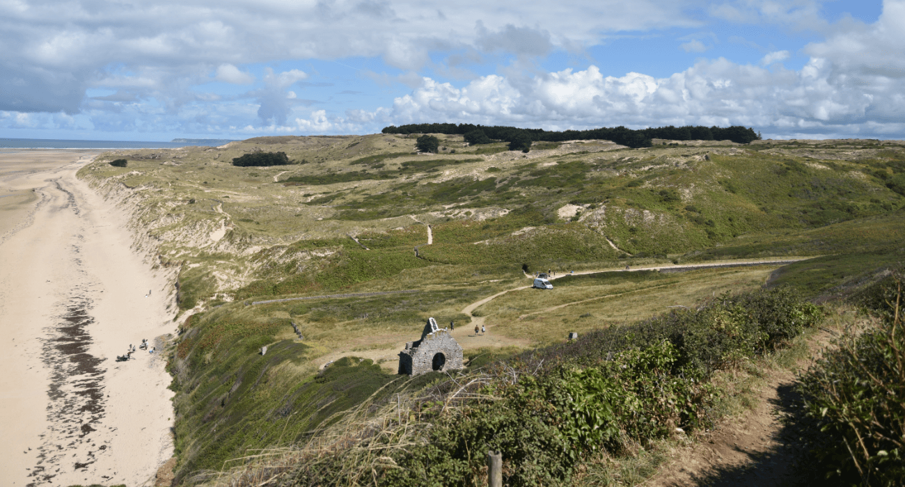 Vue sur la vieille église de Carteret
